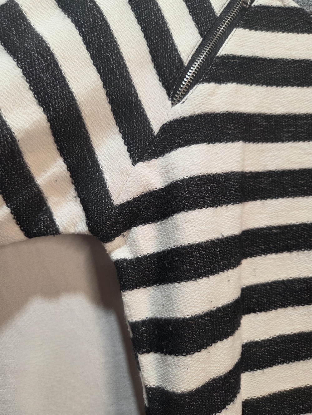 Y2k Striped Sz M Long Sleeve Sweater With Zipper Detail Long Cuff Grunge Goth - Picture 9 of 15
